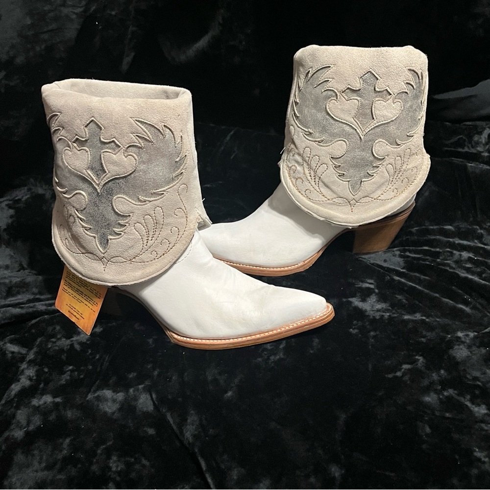 Corral Women's Lamb Wing & Cross Convertible Western Booties - Snip Toe